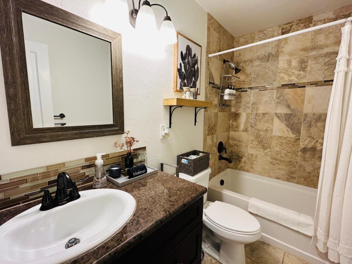 Home Sweet Idahome, Feels Like Home With All The Decor You Wish You Could Afford King Bed In Master, Fully Fenced Dog Friendly Yard, A Few Blocks From Bsu And Downtown Boise, Your Perfect Stay! Ngoại thất bức ảnh