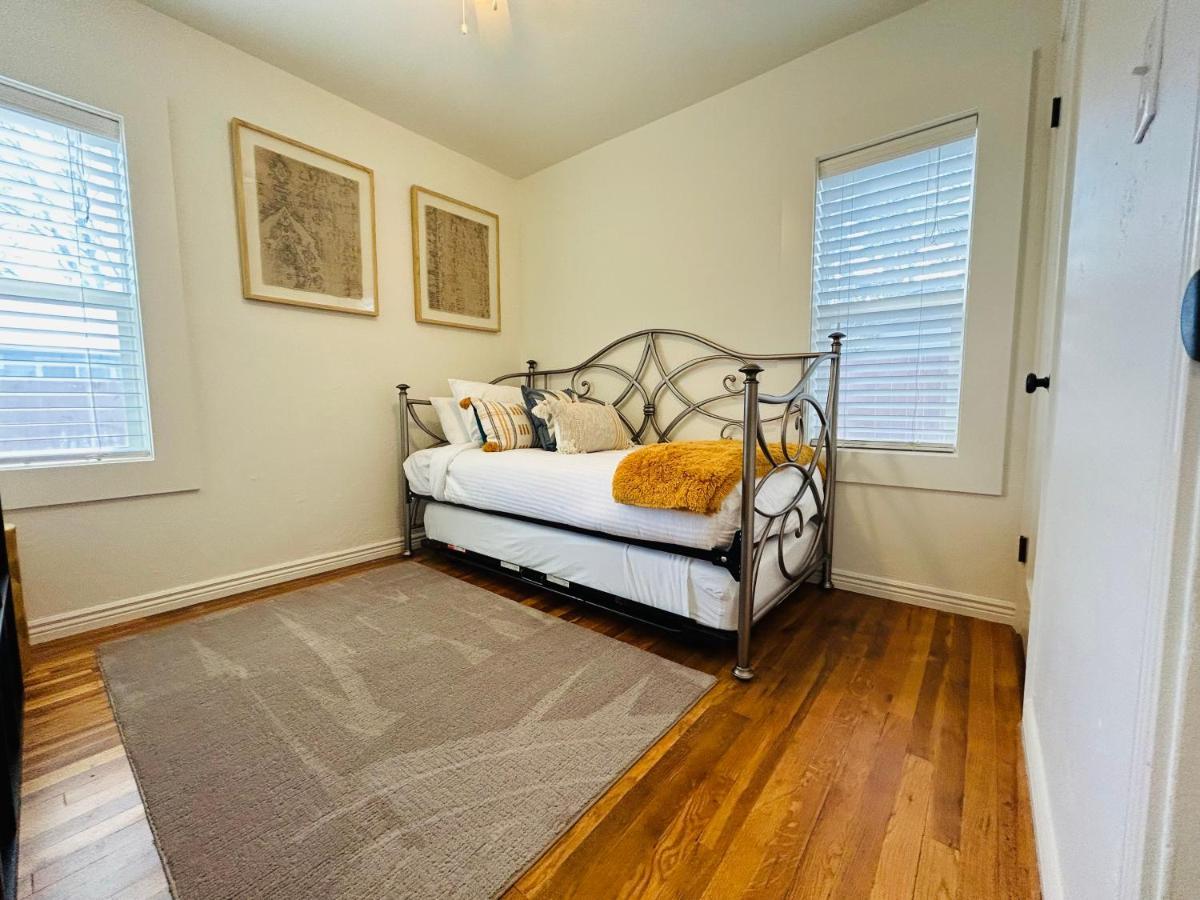 Home Sweet Idahome, Feels Like Home With All The Decor You Wish You Could Afford King Bed In Master, Fully Fenced Dog Friendly Yard, A Few Blocks From Bsu And Downtown Boise, Your Perfect Stay! Ngoại thất bức ảnh